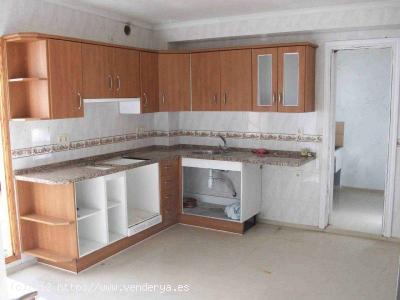 Jaén Apartment for Sale    with 4 Bedrooms 